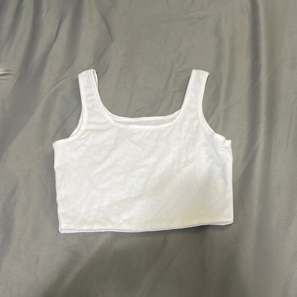 Plain white crop top - Picture 2 of 5